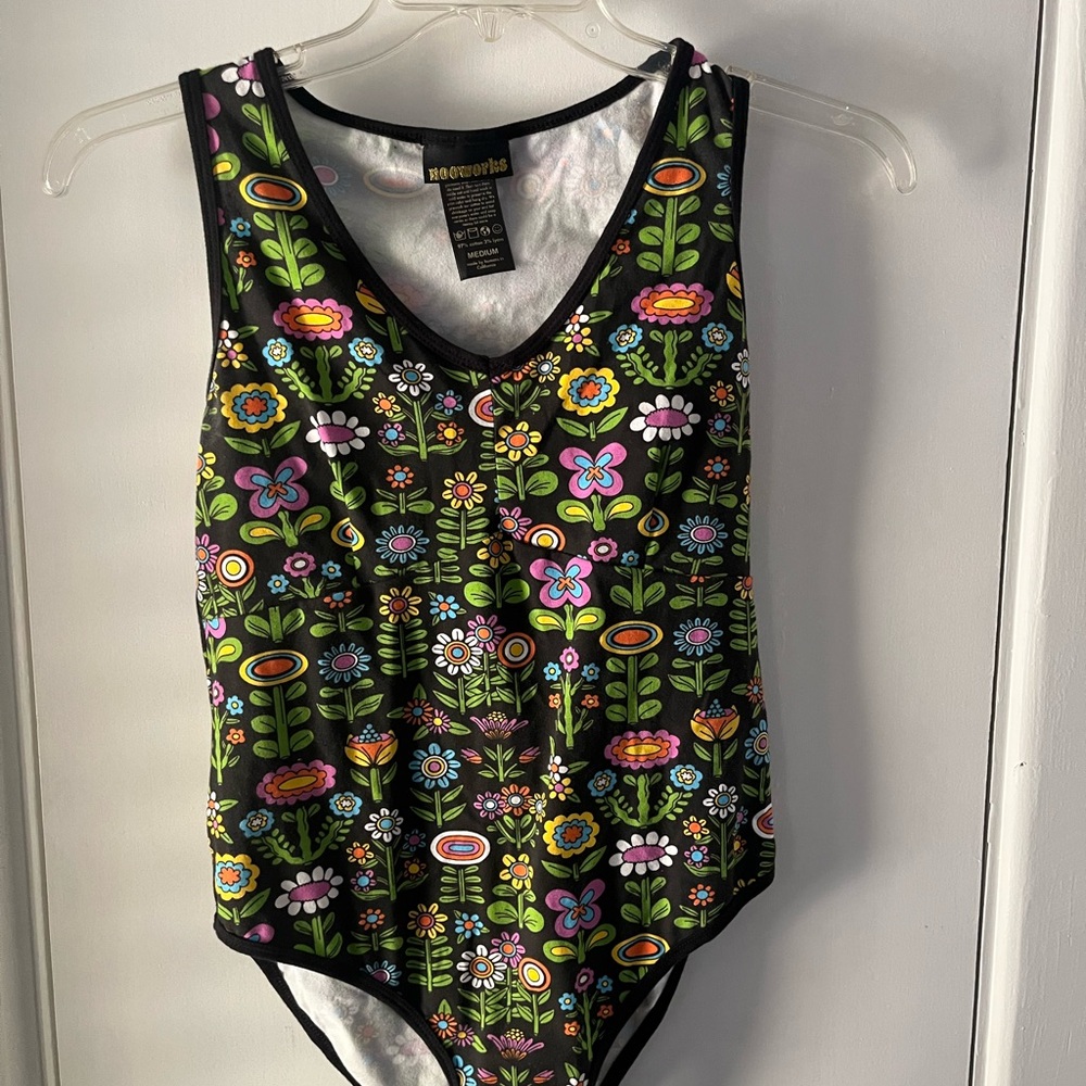Nooworks bodysuit with “Dutch” floral design M